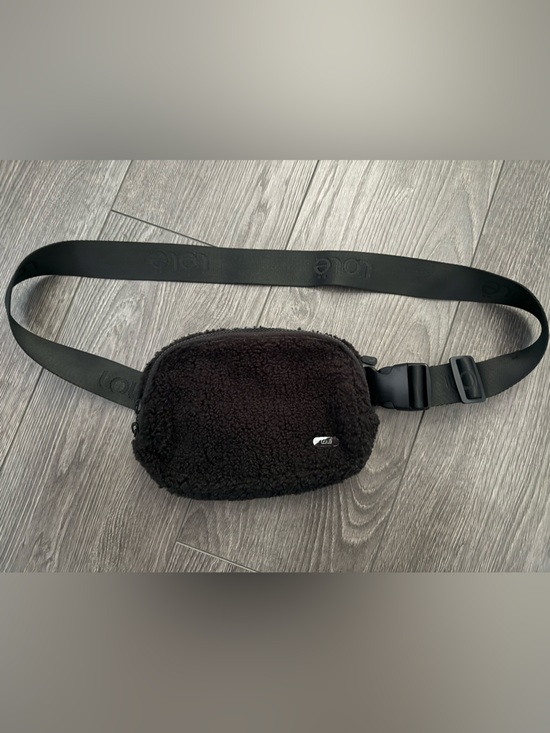 Lole Handbags - Lole Sherpa Belt Bag